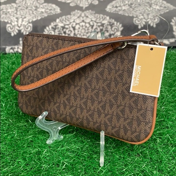 Michael Kors Jet Set Travel Large Top Zip Wristlet - Picture 10 of 16